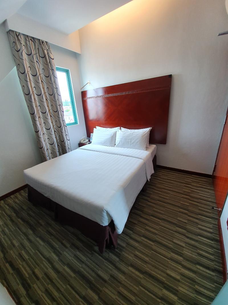Khách sạn The Quay West Coast 3*