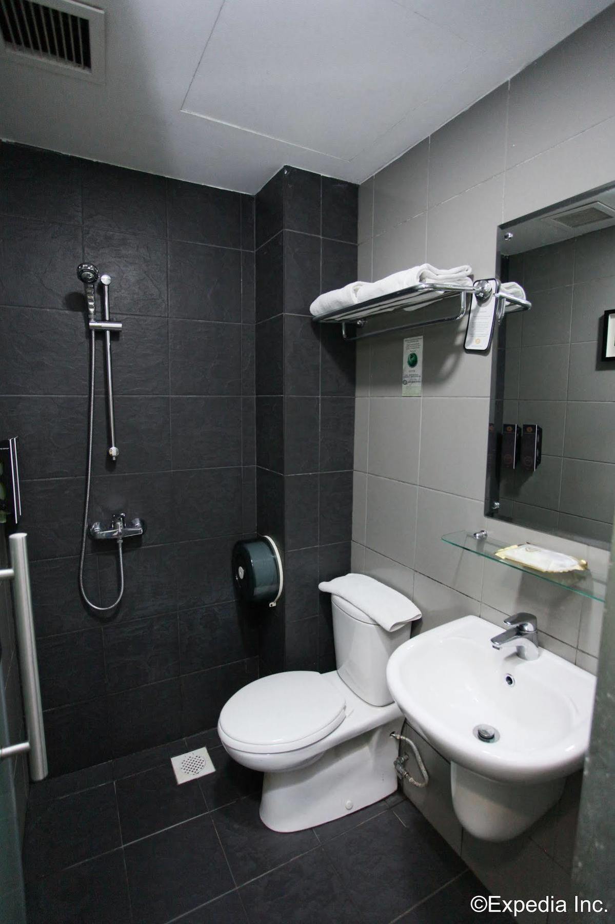 Khách sạn The Quay West Coast 3*